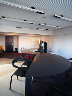 港区南青山<br />
アライブ<br />
東京事務所