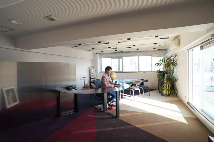 港区南青山<br />
アライブ<br />
東京事務所